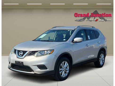 Used 2014 Nissan Rogue SV AWD/4WD image 2