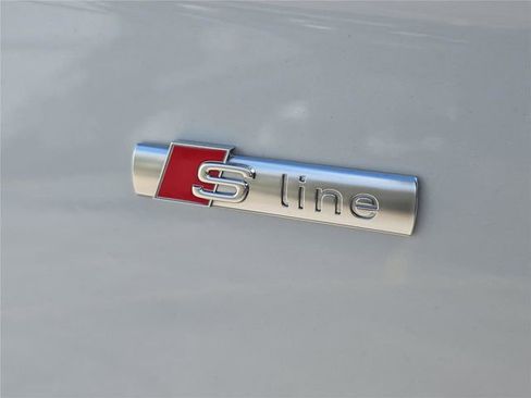 Used 2022 Audi Q5 e Premium image 8