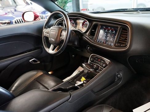 Used 2018 Dodge Challenger GT w/ Driver Convenience Group image 9