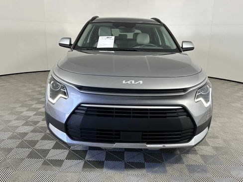 Used 2023 Kia Niro EX image 3