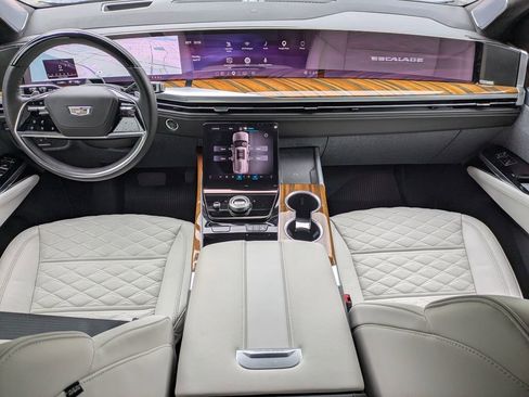 Certified 2025 Cadillac Escalade Premium Luxury Platinum w/ LPO, Radiant Package RWD image 17