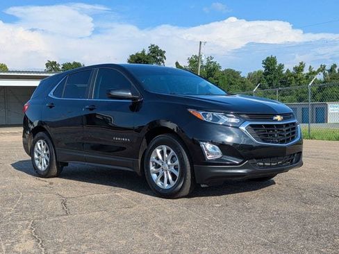 Used 2021 Chevrolet Equinox LT w/ Driver Convenience Package FWD image 2