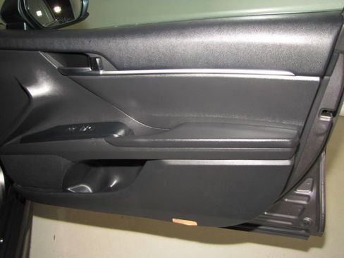 Used 2018 Toyota Camry SE FWD image 20