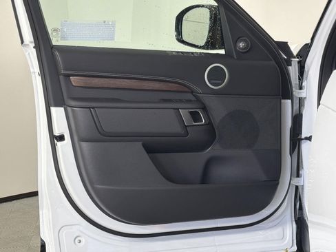 New 2026 Land Rover Discovery Dynamic SE image 21