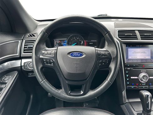 Used 2018 Ford Explorer Sport image 12
