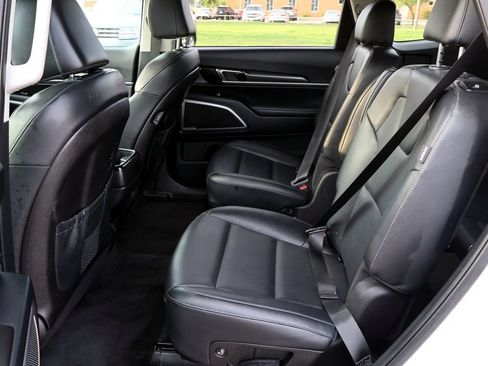 Used 2025 Kia Telluride S AWD/4WD image 29