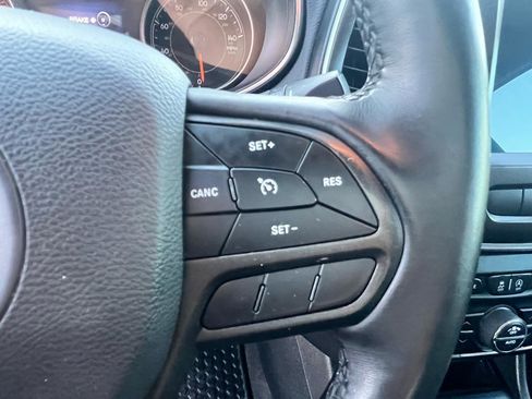 Used 2019 Jeep Cherokee Trailhawk AWD/4WD image 10