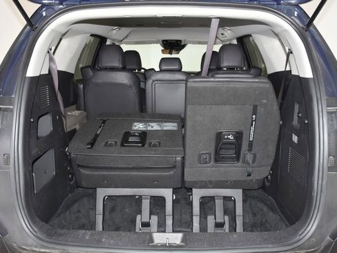 Used 2025 Kia Carnival image 29