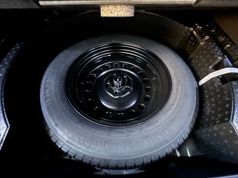 Certified 2025 Volkswagen Tiguan SE R-Line image 30