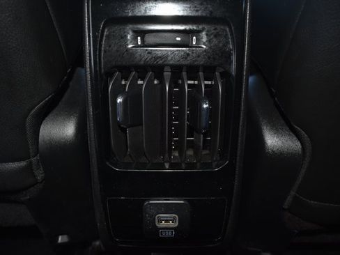 Used 2023 Jeep Compass Limited image 33