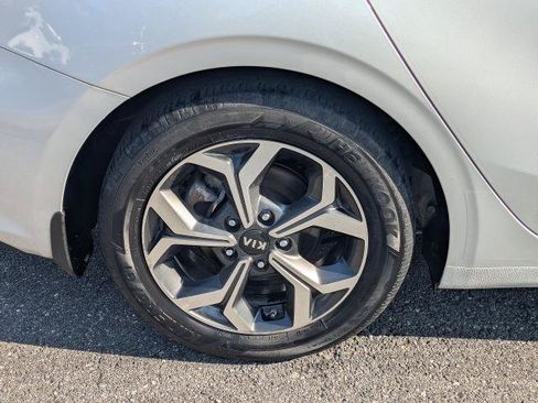 Used 2021 Kia Forte LXS FWD image 11