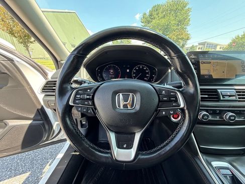 Used 2018 Honda Accord Touring image 19