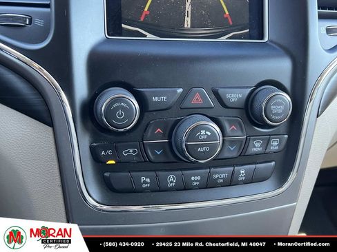 Used 2019 Jeep Grand Cherokee Laredo AWD/4WD image 22