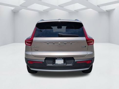 Certified 2024 Volvo XC40 B5 Plus AWD/4WD image 6