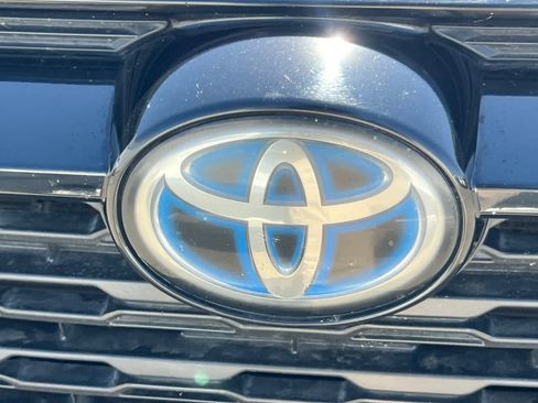 Used 2022 Toyota RAV4 LE AWD/4WD image 13