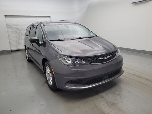 Used 2022 Chrysler Voyager LX FWD image 13