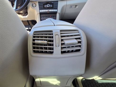 Used 2014 Mercedes-Benz E 250 BlueTEC Sedan image 16