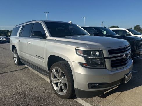 Used 2019 Chevrolet Suburban Premier AWD/4WD image 2