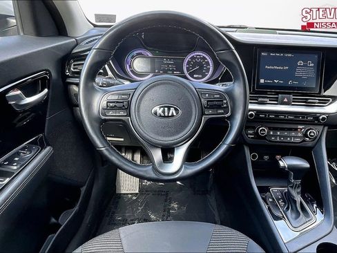 Used 2020 Kia Niro LXS image 8