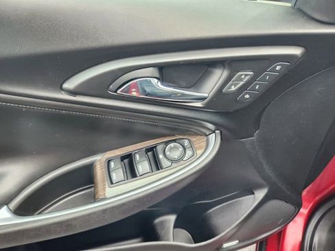 Used 2019 Chevrolet Malibu Premier w/ Sun and Wheel Package image 11