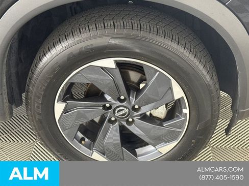 Used 2025 Nissan Rogue SV image 16