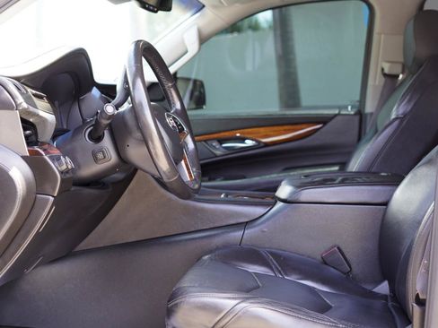 Used 2015 Cadillac Escalade Premium AWD/4WD image 7
