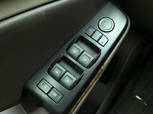 Used 2020 Chevrolet Suburban Premier AWD/4WD image 23