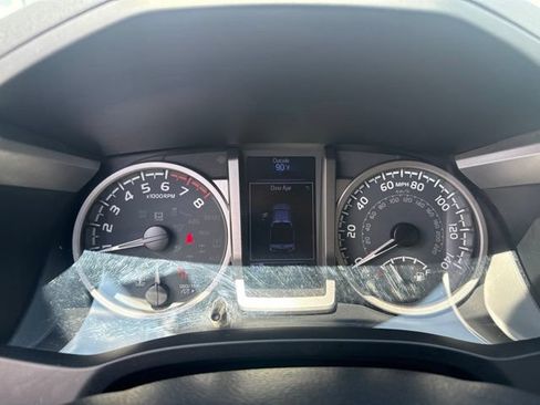 Used 2020 Toyota Tacoma SR5 AWD/4WD image 26