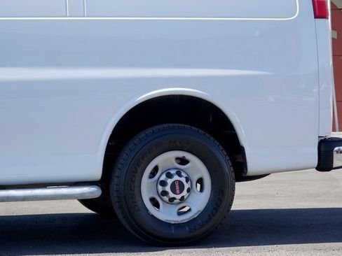 Used 2017 GMC Savana 2500 RWD image 12