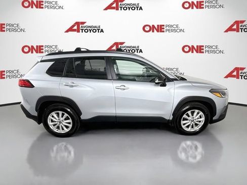 Certified 2025 Toyota Corolla Cross LE w/ Moonroof Package FWD image 9