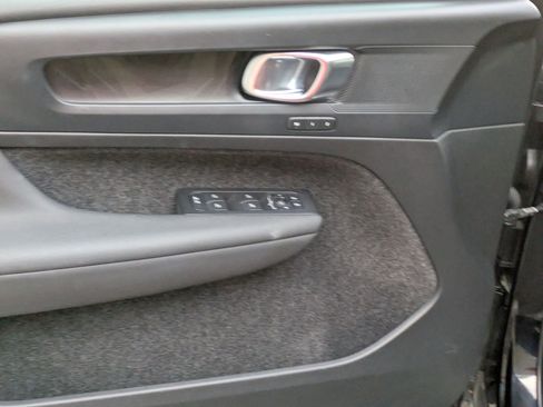 Certified 2023 Volvo C40 Recharge Core image 13