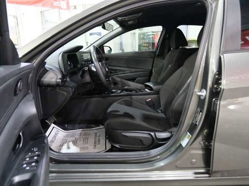 Used 2025 Hyundai Elantra Sport image 16