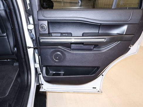 Certified 2019 Ford Expedition XLT w/ Equipment Group 202A image 17