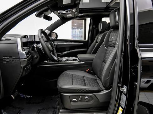 Used 2025 Cadillac Escalade V AWD/4WD image 6