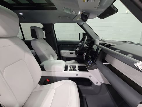 New 2026 Land Rover Defender 110 X-Dynamic SE image 14