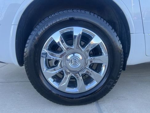 Used 2017 Buick Enclave Premium image 3