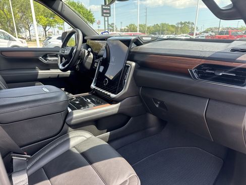 Used 2025 GMC Yukon Denali image 15