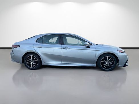 Used 2023 Toyota Camry SE FWD image 2
