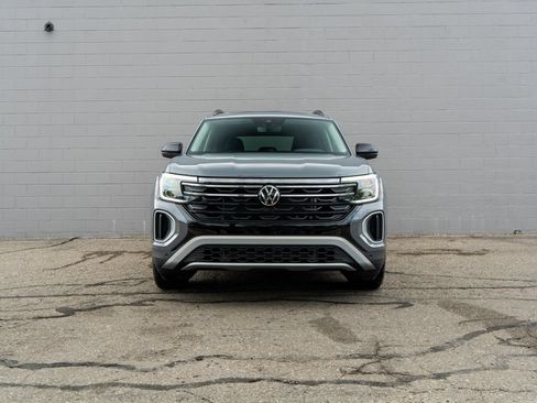 Certified 2026 Volkswagen Atlas Peak Edition AWD/4WD image 9