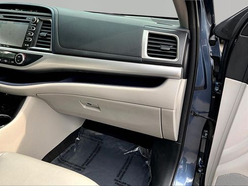 Used 2016 Toyota Highlander XLE FWD image 27