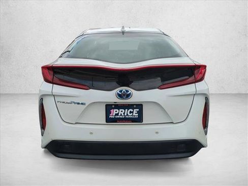 Used 2017 Toyota Prius Prime Advanced image 7