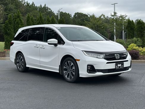 Used 2025 Honda Odyssey Elite image 2