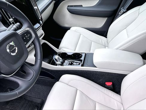 Used 2026 Volvo XC40 B5 Plus w/ Protection Package Premier image 19