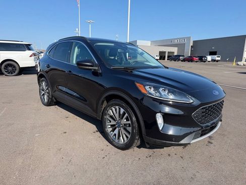 Used 2022 Ford Escape Titanium AWD/4WD image 3