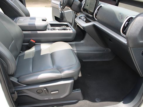 Used 2025 Ford Expedition Active AWD/4WD image 15