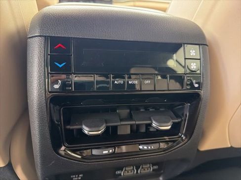 Used 2024 Jeep Grand Cherokee L Limited w/ Luxury Tech Group II AWD/4WD image 19