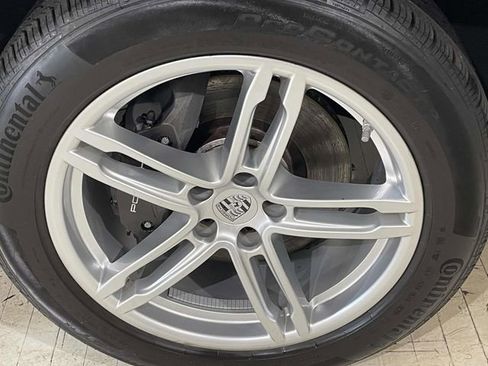 Used 2024 Porsche Macan image 16