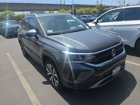 Certified 2023 Volkswagen Taos SE FWD image 6