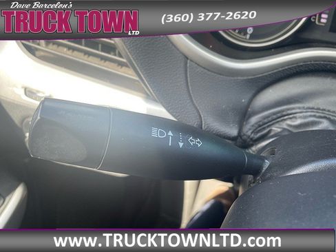 Used 2018 Jeep Cherokee Latitude Plus AWD/4WD image 19