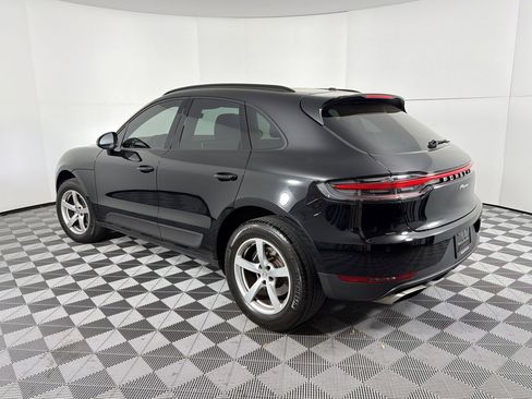 Certified 2021 Porsche Macan image 3